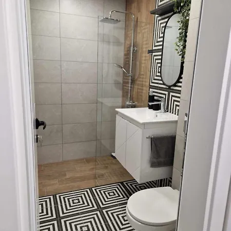 Апартамент Modern 2br In Westpoint Close To Medical Uni Пловдив